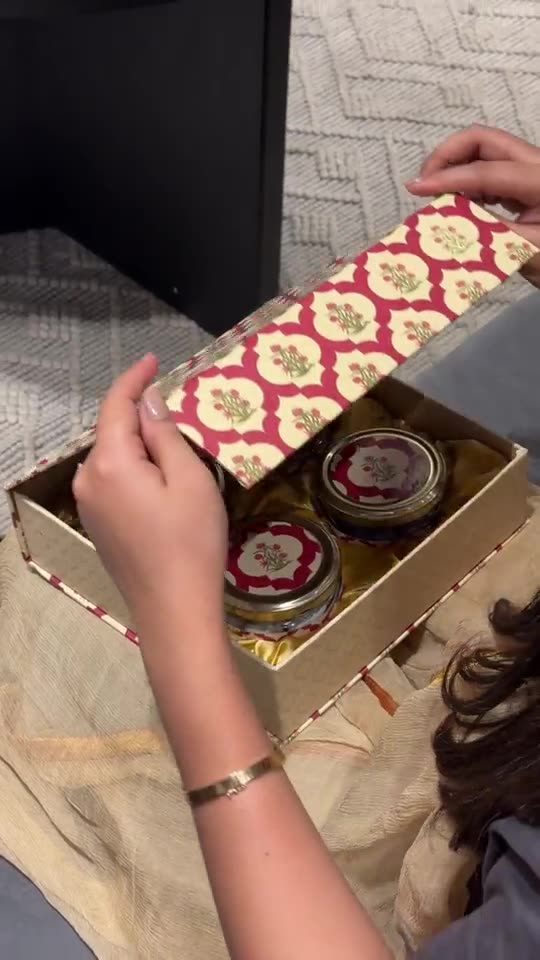 Royal Mughal dry fruit gift box